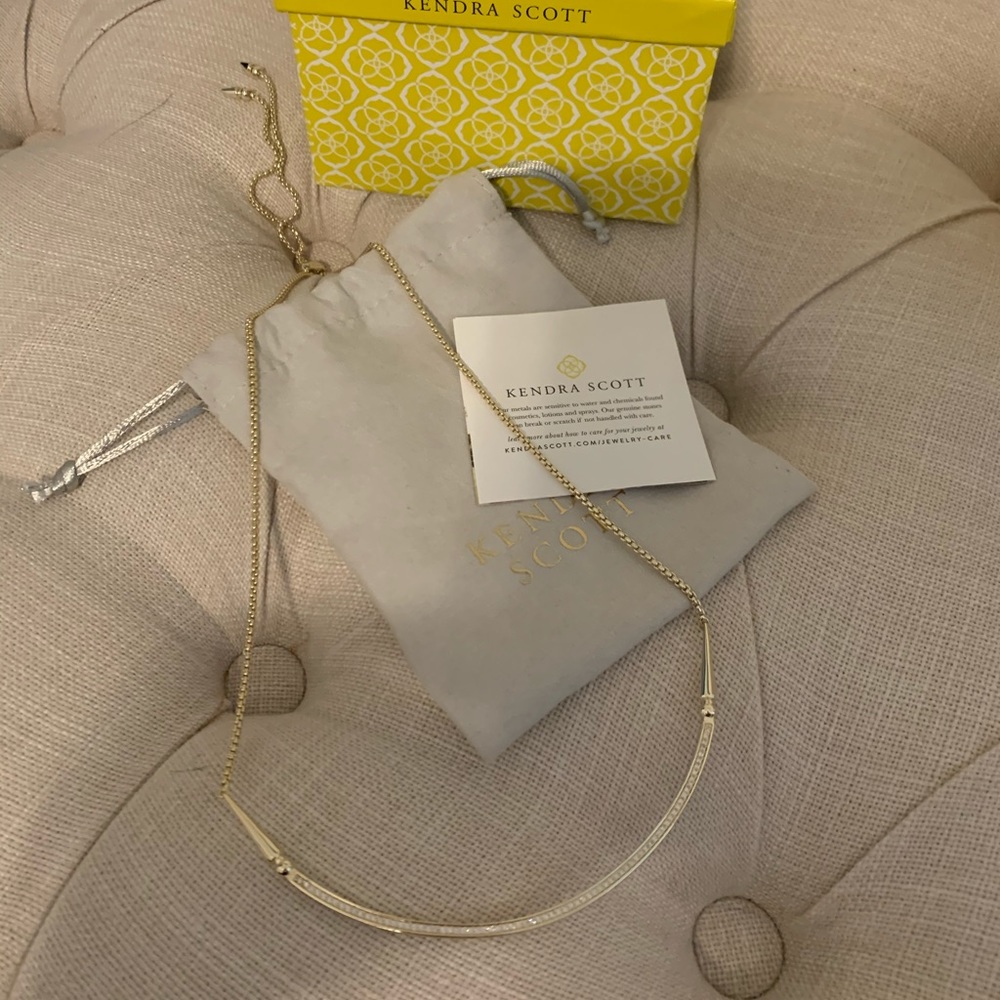 SOLD Kendra Scott necklace